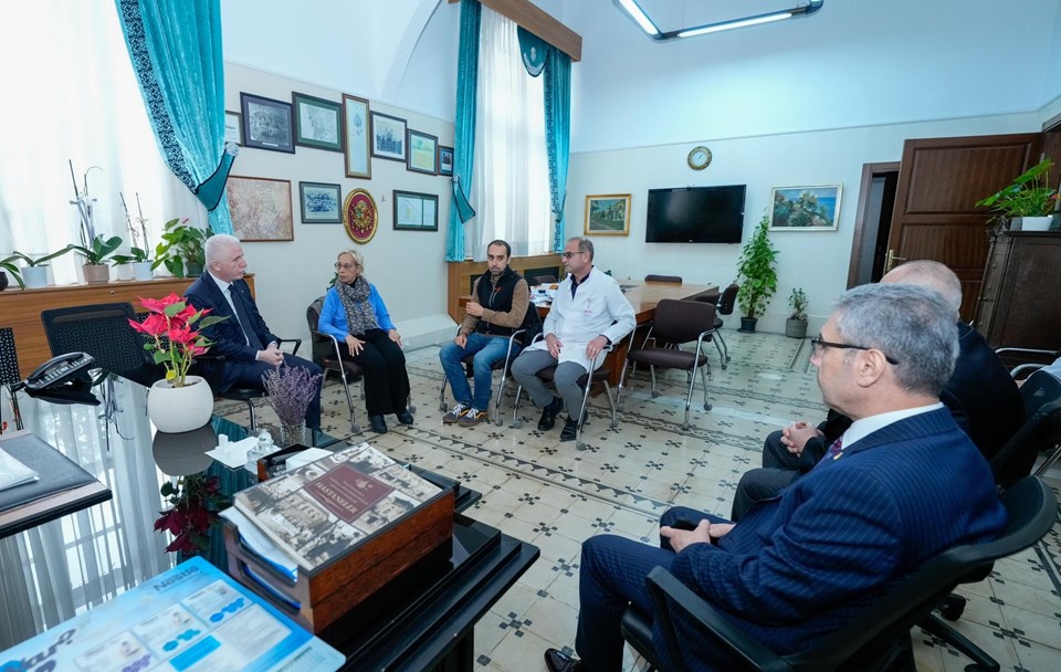 İstanbul Valisi Gül'den sanatçı Edip Akbayram'a hastanede ziyaret - 1