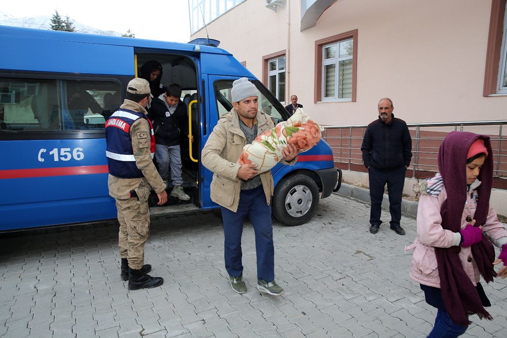 Erzincan'da bir otobüste 165 kaçak göçmen - 1