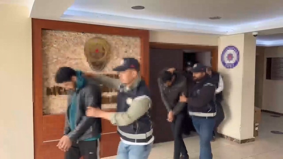 Listede yok yok: Sahte Pasaport, vize, ehliyet, oturum kartı basanlara operasyon - 1