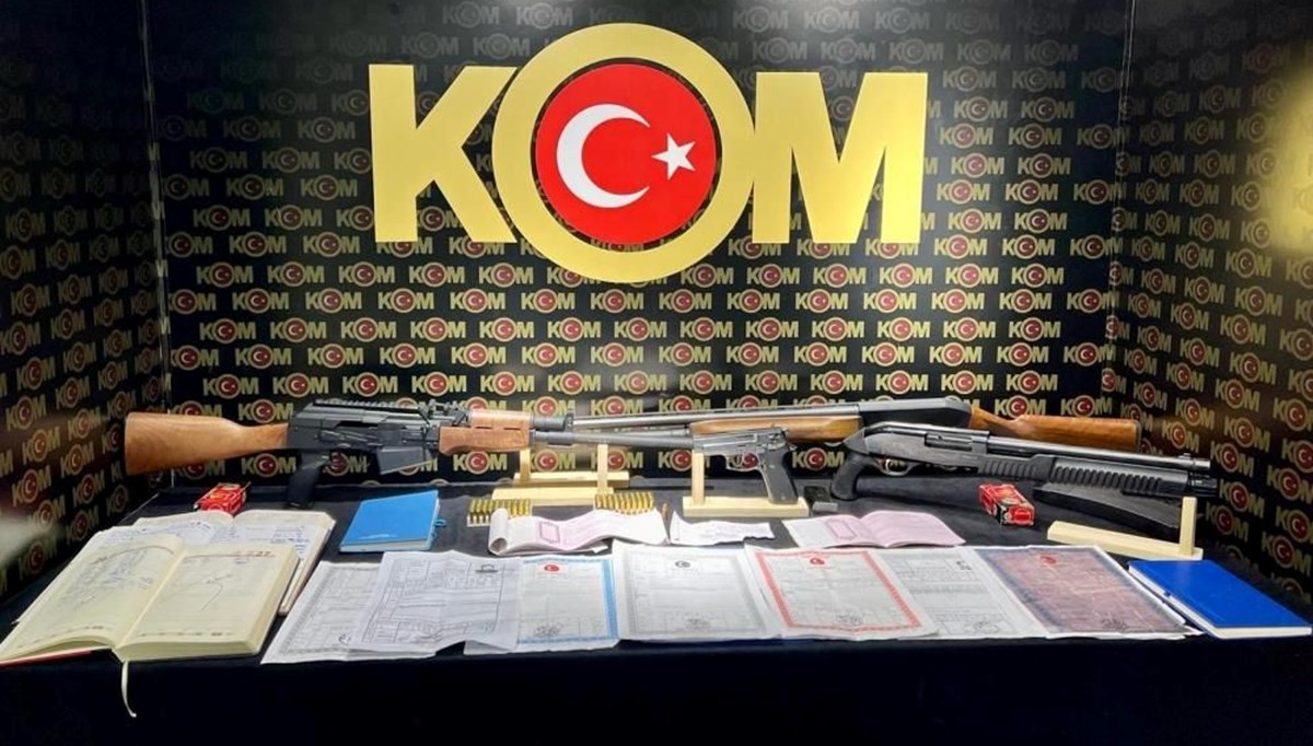 İzmir’de tefecilik operasyonu: 5 kişi gözaltında İzmir’de tefecilik operasyonu: 5 kişi gözaltında