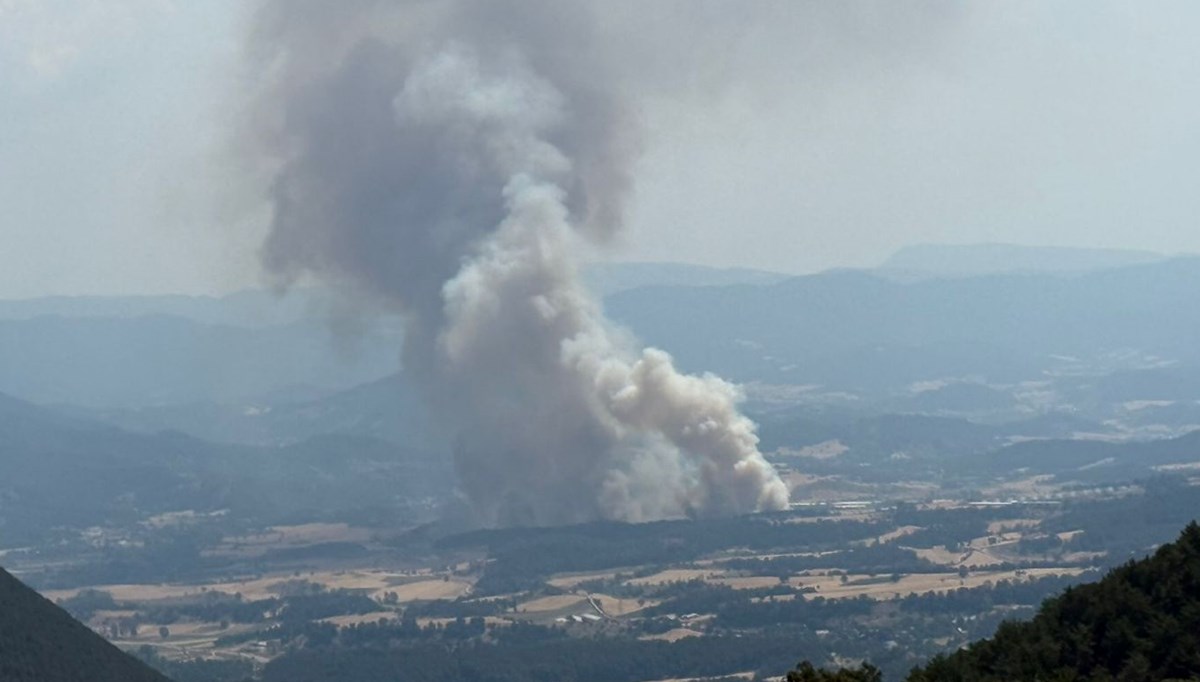 Bolu'da yangın büyüdü, alevler ormana sıçradı