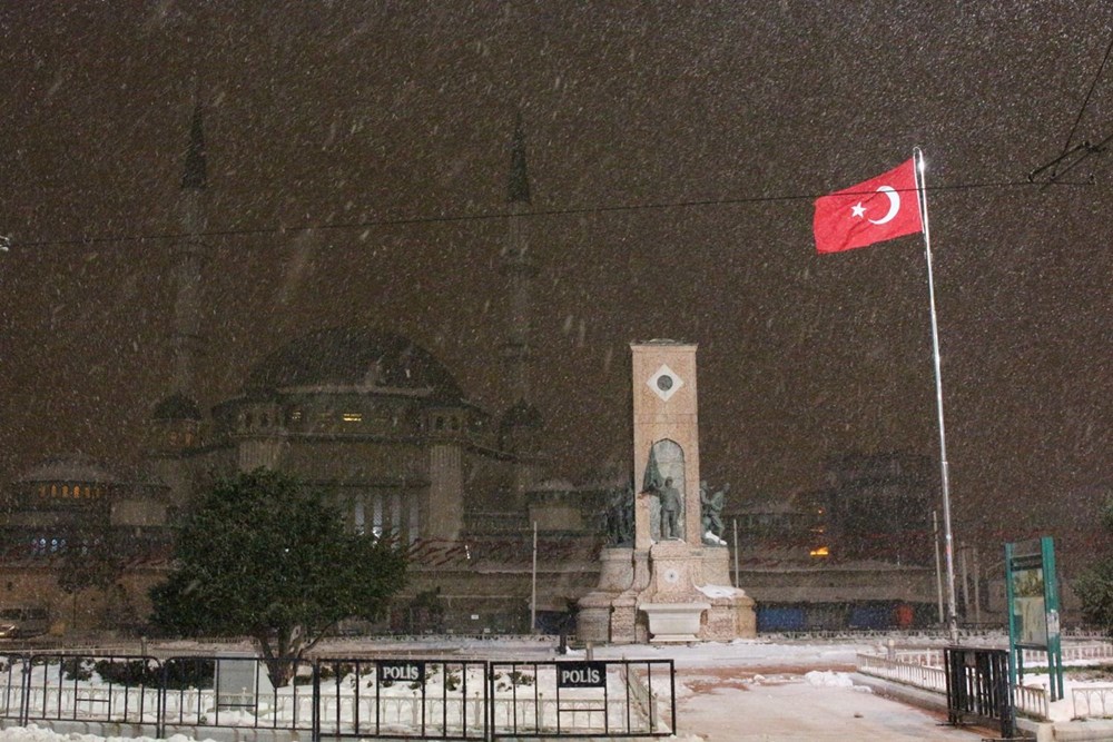 İstanbul'da kar yağışı yeniden etkisini artırdı - 22