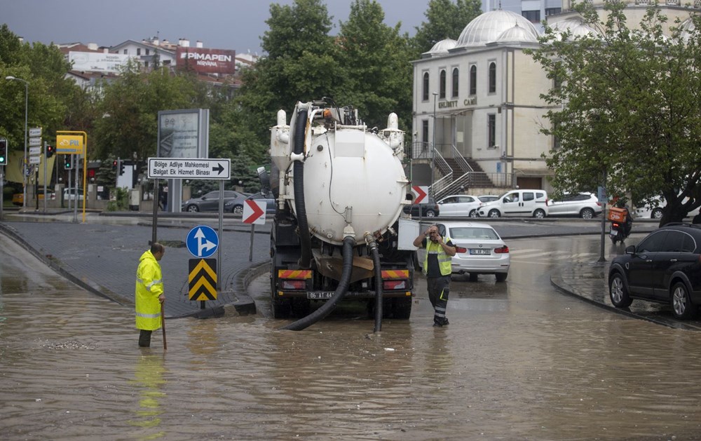 Ankara'da şiddetli sağanak: Yollar göle döndü, evleri su bastı - 6