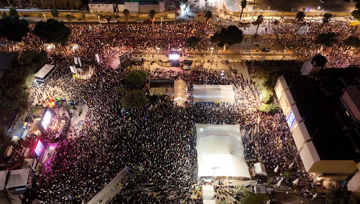 Tel Aviv'de yüzlerce kişi protesto gösterisi düzenledi