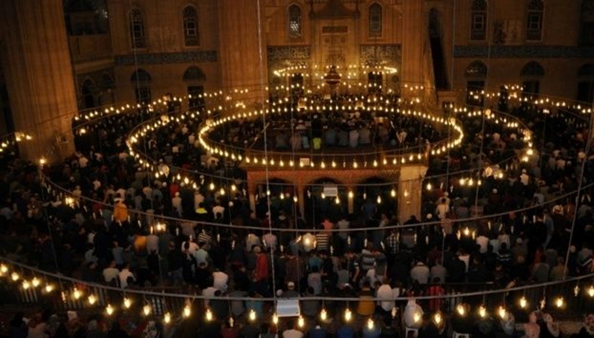 Kadir Gecesi teravih namazı saat kaçta kılınacak?