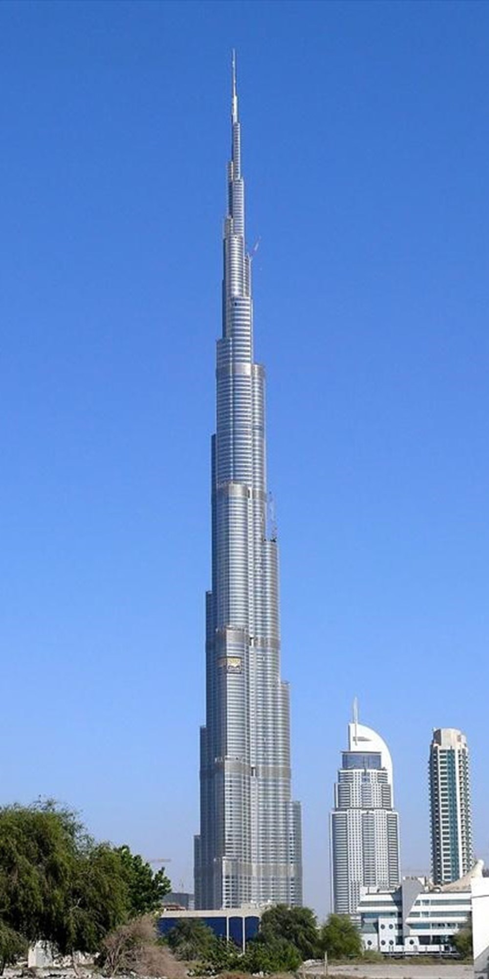 Самый высокий дом на земле. Башня Бурдж Халифа. Небоскрёб Бурдж-Халифа в Дубае. Высота Бурдж Халифа в Дубае. Самый высокий небоскрёб в мире высота.