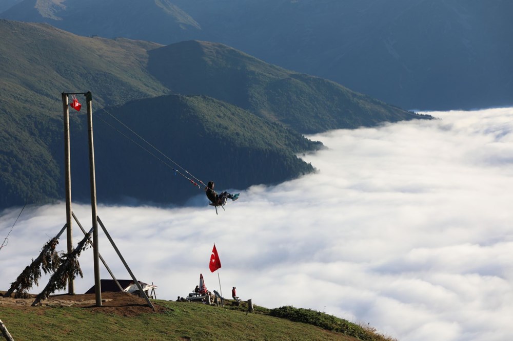 2 bin 700 metredeki yaylada, kayıkta'Titanic pozu' veriyorlar - 8