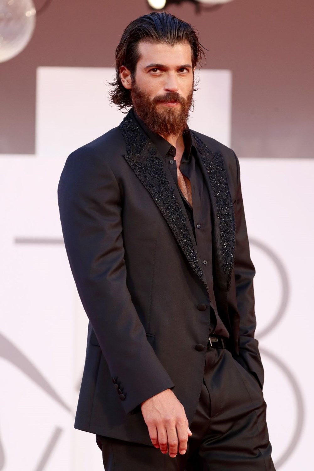 Can Yaman 78. Venedik Film Festivali kırmızı halısında - 9