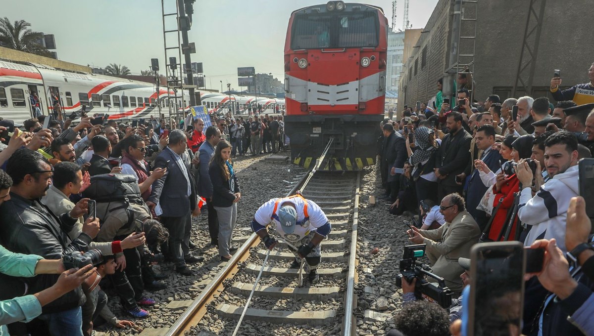 Oruçlu haliyle 279 tonluk treni çekti