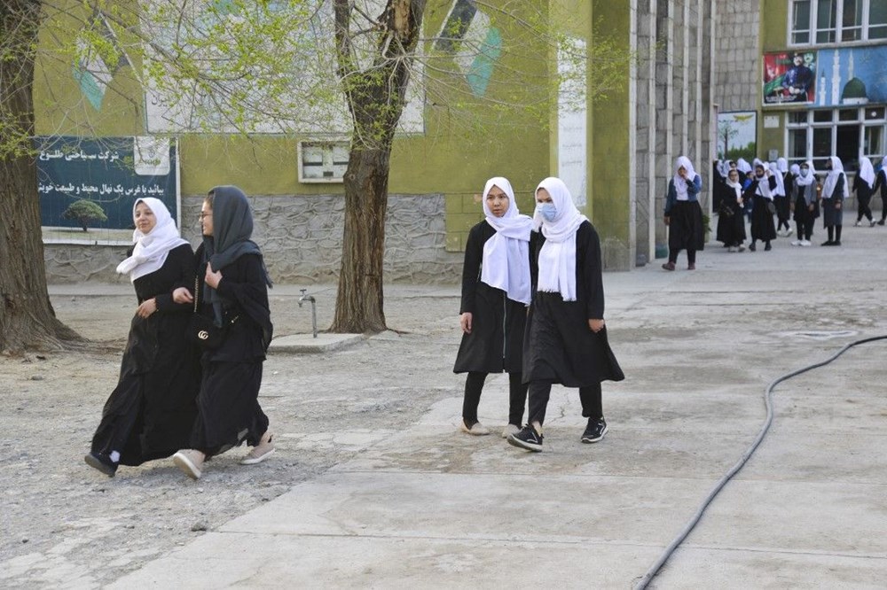 Taliban kızlara okulları birkaç saatliğine açıp tekrar kapattı - 11