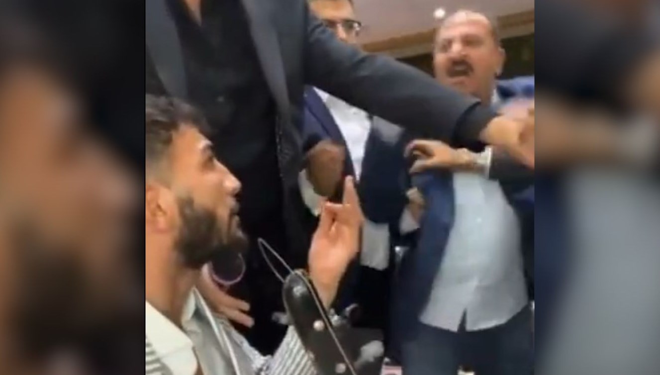 İstek parçayı çalmayınca yüzüne tekme yedi