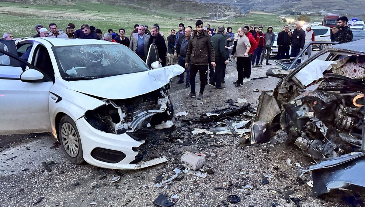 Adıyaman'da feci kaza: 4 ölü, 3 yaralı Adıyaman'da feci kaza: 4 ölü, 3 yaralı