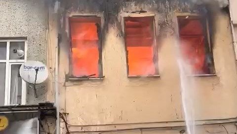 Ortaköy'de ev yangını: Solunum cihazına bağlı hasta hayatını kaybetti