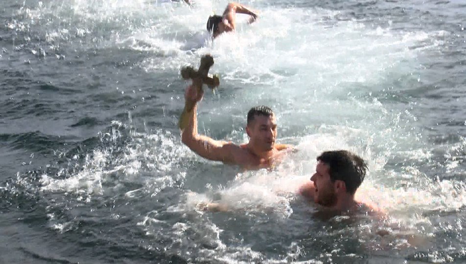 Bakırköy ve Ortaköy'de haç çıkarma töreni