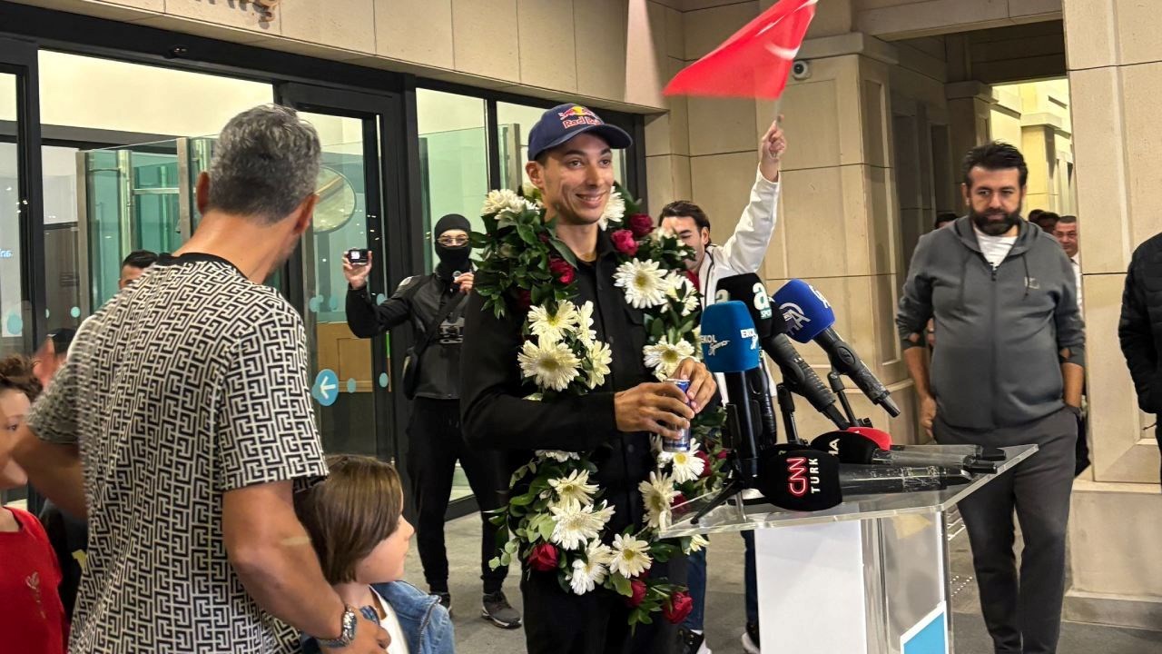 Dünya şampiyonu Toprak Razgatlıoğlu'na coşkulu karşılama | NTV Spor&Skor