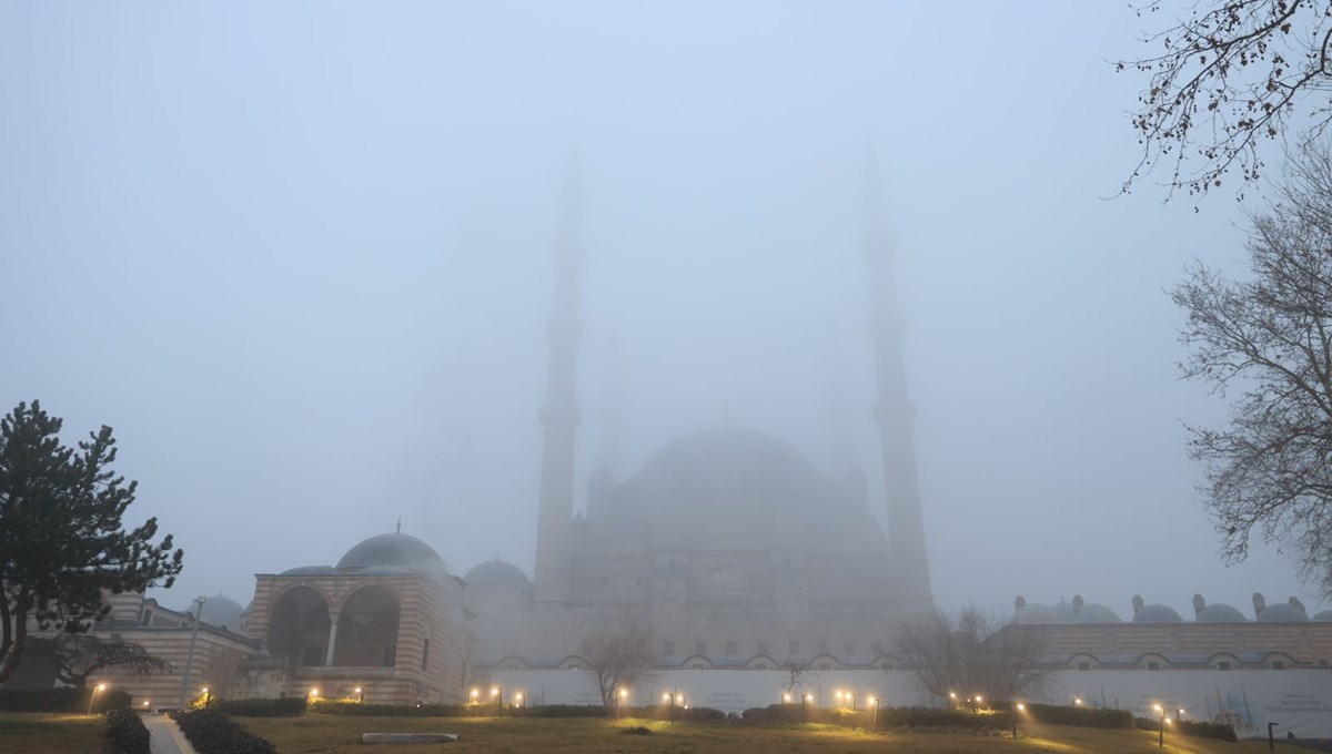 Edirne ve Tekirdağ'da sis etkili oldu Edirne ve Tekirdağ'da sis etkili oldu