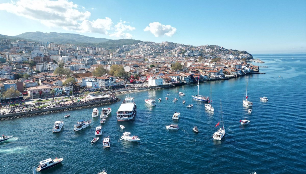 Denizde onlarca tekne kortej yaptı