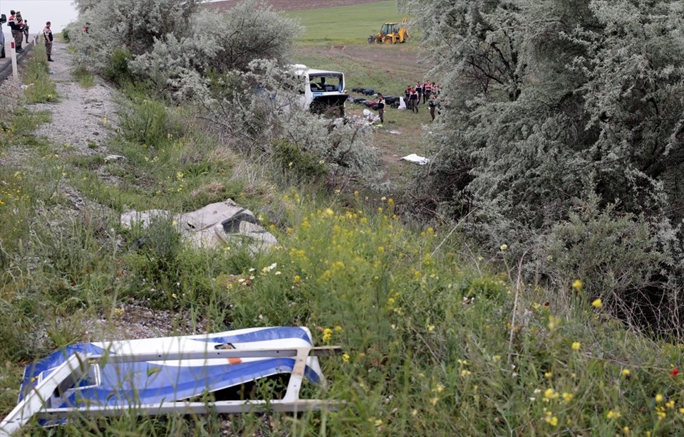 Ankara'da yolcu otobüsü devrildi: 8 ölü, 34 yaralı - 1