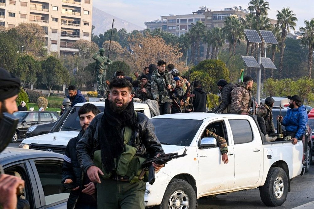 Suriye'de silahlı muhalifler başkente girdi: