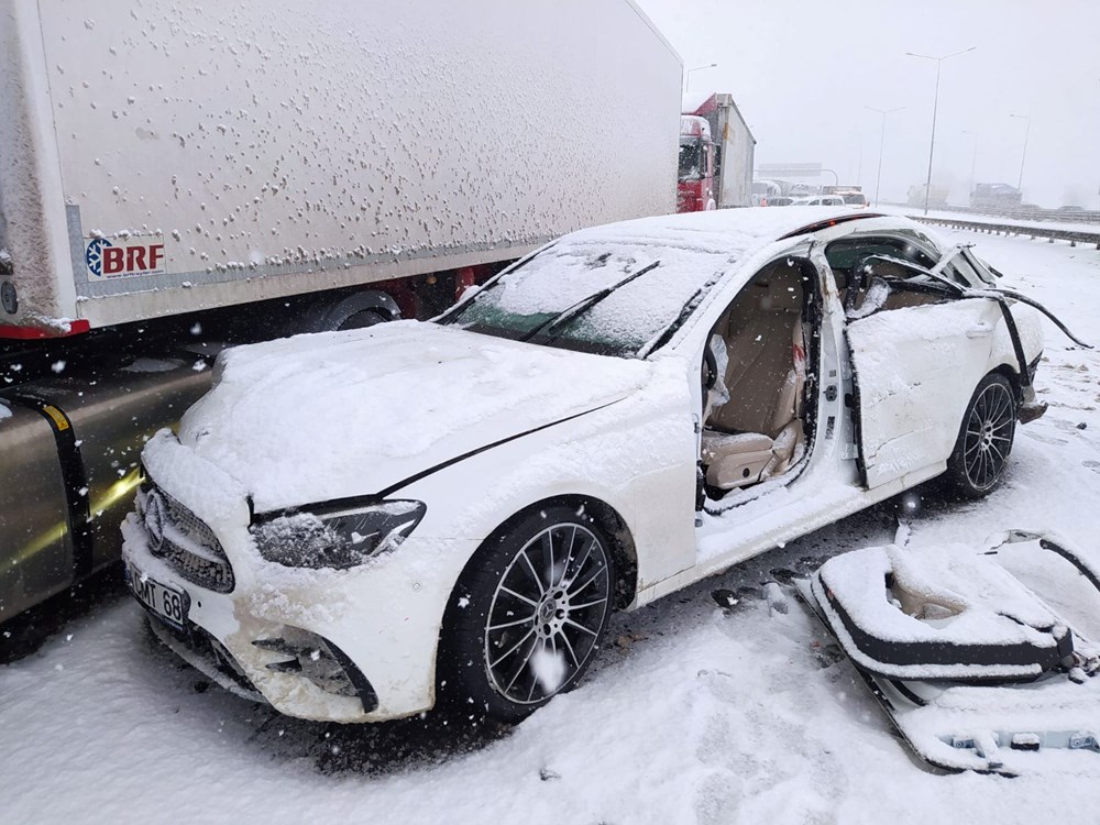 TEM'de kar kazası: Onlarca araç birbirine girdi - 4