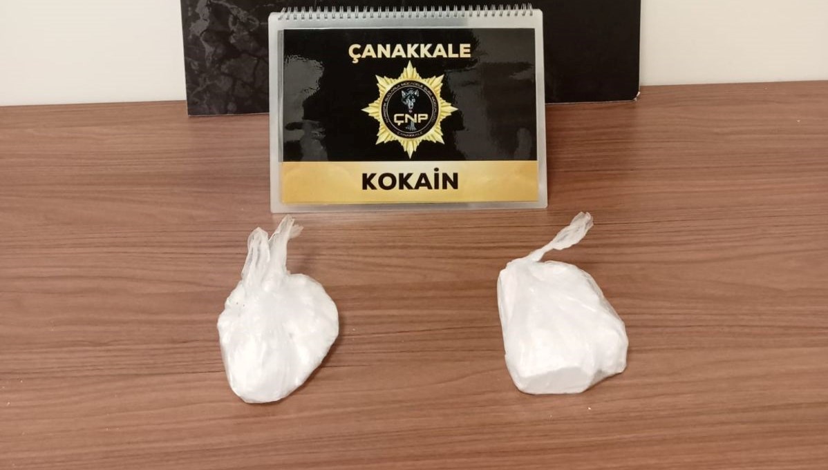 Çanakkale'de piyasa değeri 2 milyon TL olan kokain ele geçirildi