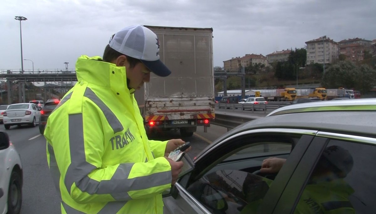 FSM Köprüsü girişinde çakar denetimi FSM Köprüsü girişinde çakar denetimi