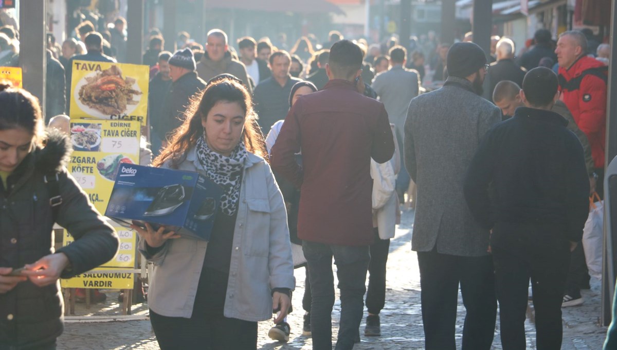 Edirne'de Bulgar ve Yunanların 'yılbaşı' yoğunluğu Edirne'de Bulgar ve Yunanların 'yılbaşı' yoğunluğu