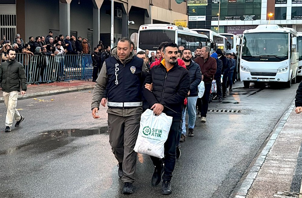 Limanda
tarifeli rüşvet! Gümrükteki rüşvet ağı deşifre oldu, 91 şüpheli tutuklandı - 3