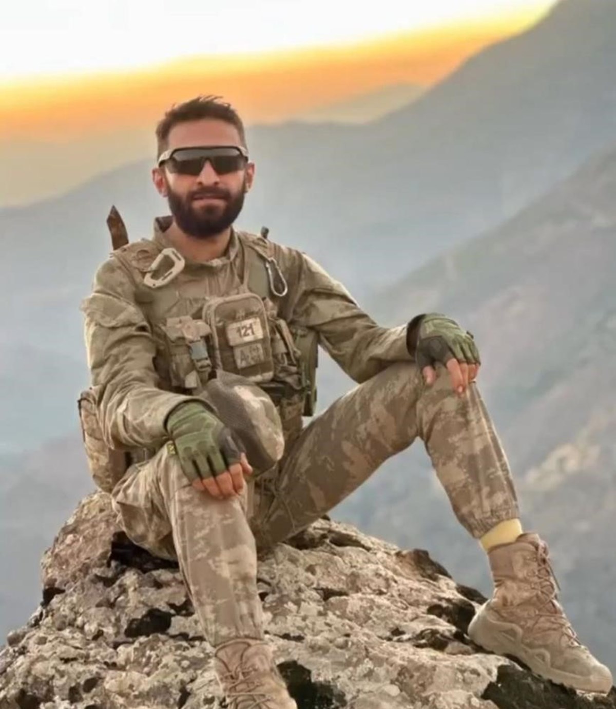 Şehit Piyade Sözleşmeli Er Emre Taşkın Şehit Piyade Sözleşmeli Er Emre Taşkın