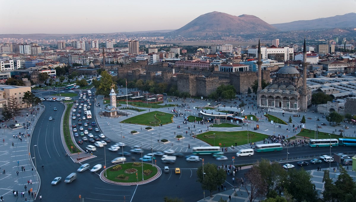 Erciyes'te Kar Hentbolu Şampiyonası düzenlendi