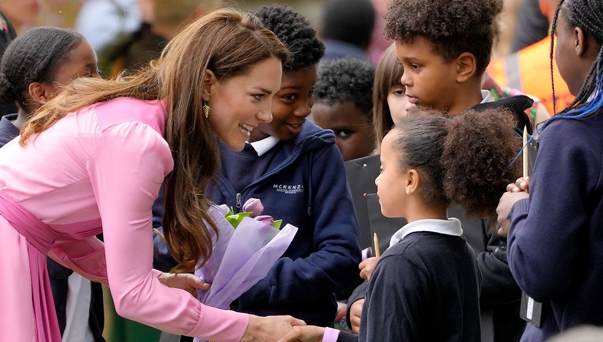 Bu bir kraliyet kuralı: Prenses Kate Middleton imza isteğini geri çevirdi Bu bir kraliyet kuralı: Prenses Kate Middleton imza isteğini geri çevirdi