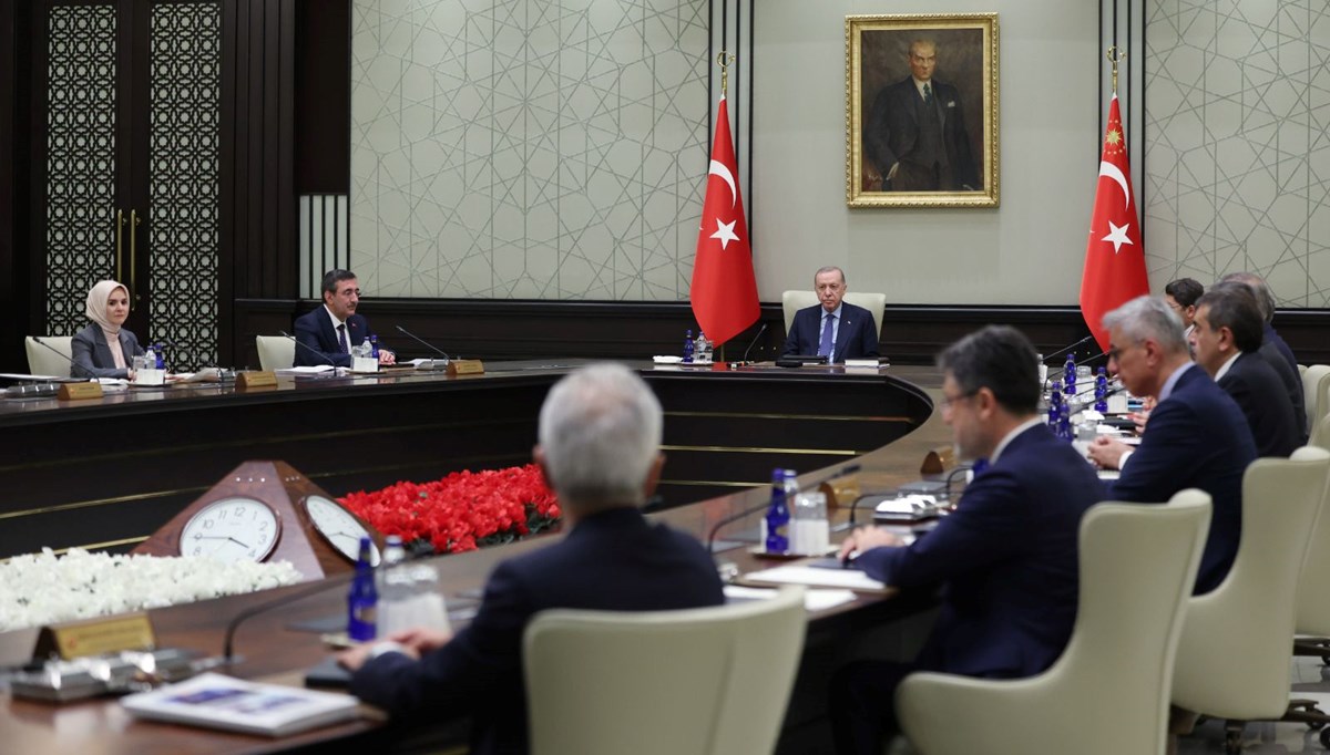 Kabine toplanıyor
