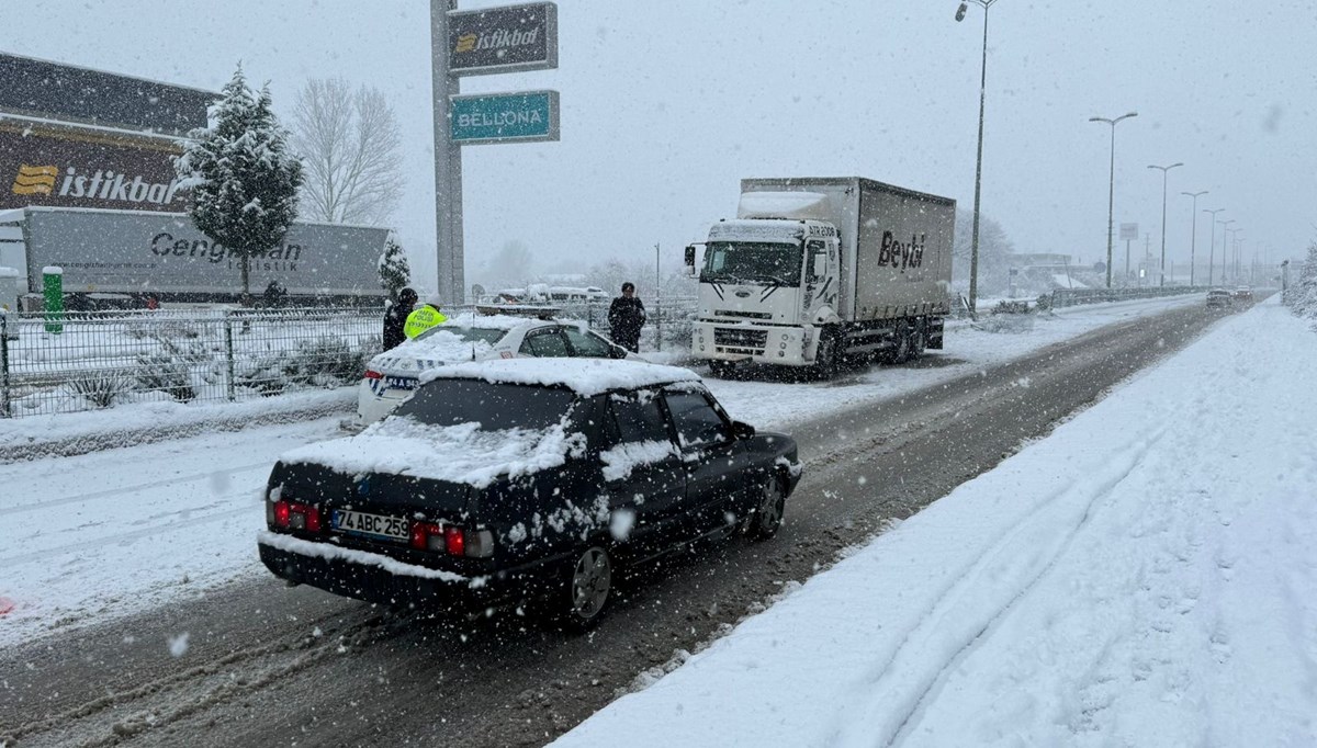 Bartın'da kar etkili oldu: 46 köy yolu ulaşıma kapandı