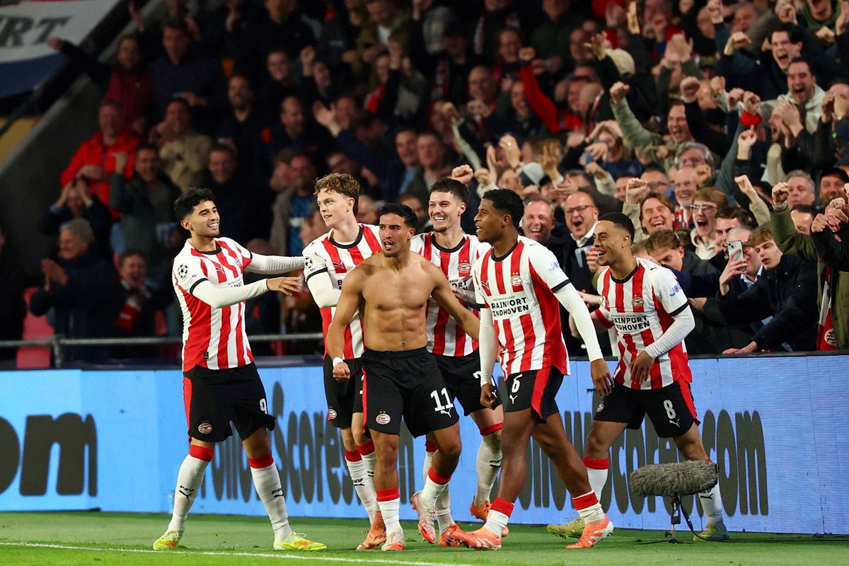 PSV Eindhoven takımının futbolcuları, gol sonrası büyük coşku yaşadı.