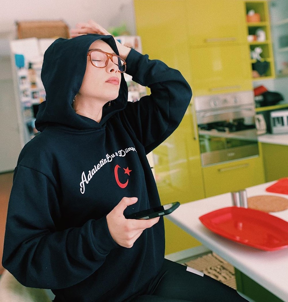 Corona g�nlerinde �nl�lerin ev halleri