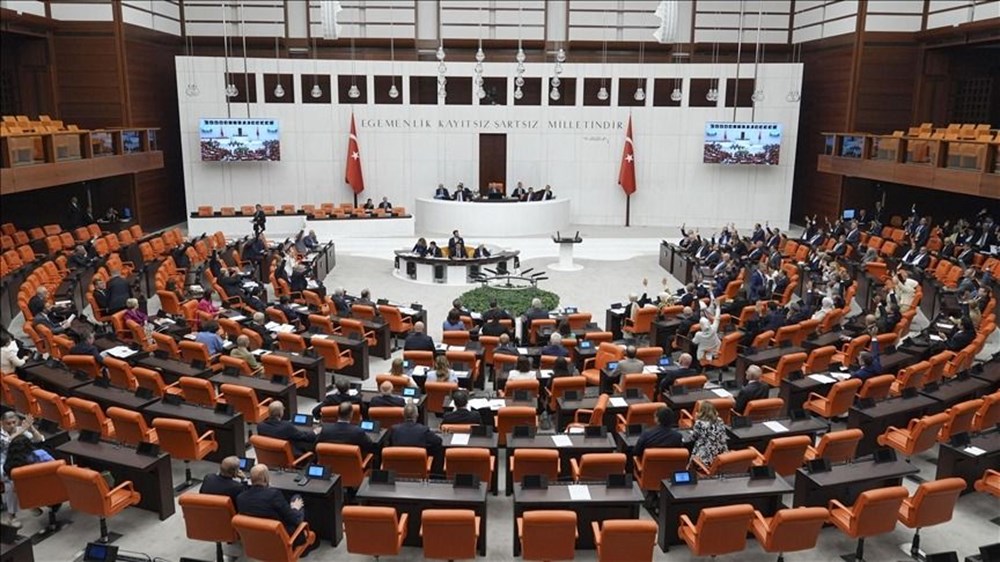 En düşük emekli maaşı zammı yasalaştı mı, ne kadar oldu? Resmi Gazete’de yayımlandı mı? - 2