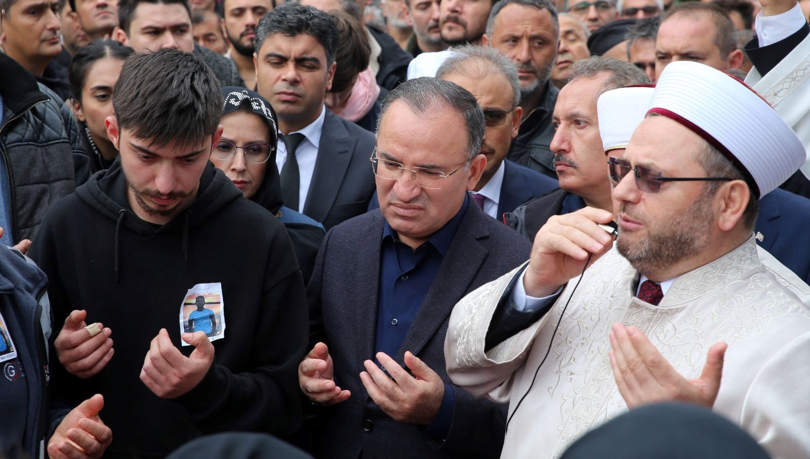 Adalet Bakan Bozdağ: Adalet Bakanlığı Yapmak Kur'an Okumaya Engel Değil ...