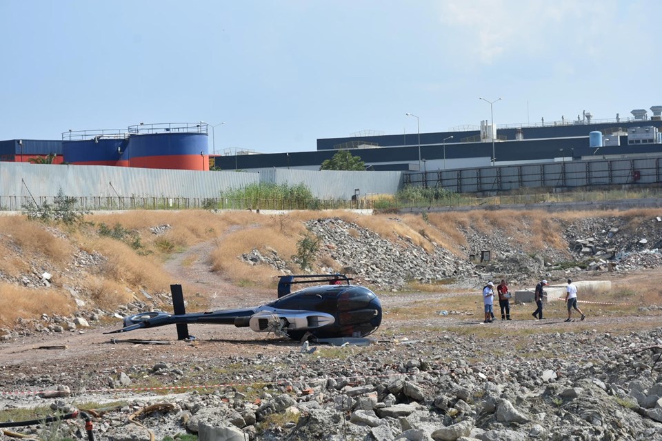 İzmir'de arızalanan helikopter iniş sırasında yan yattı - 3