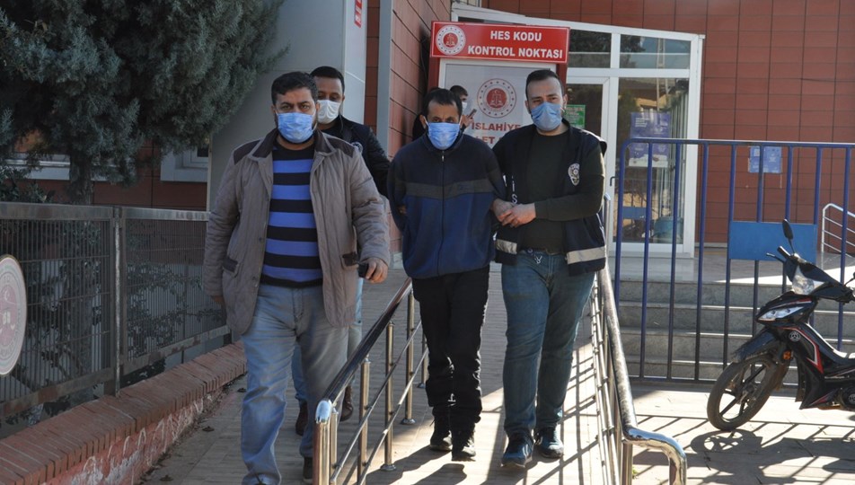 Kahvaltıya uyandırdığı için annesini tüfekle vurarak öldürdü