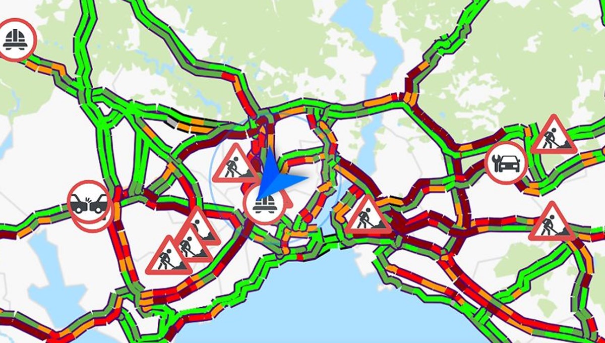 Tatil bitti, servisler de yola çıktı: İstanbul’da pazartesi trafiği Tatil bitti, servisler de yola çıktı: İstanbul’da pazartesi trafiği