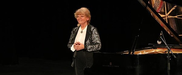 İdil Biret kanserle mücadele eden çocuklar için konser verecek