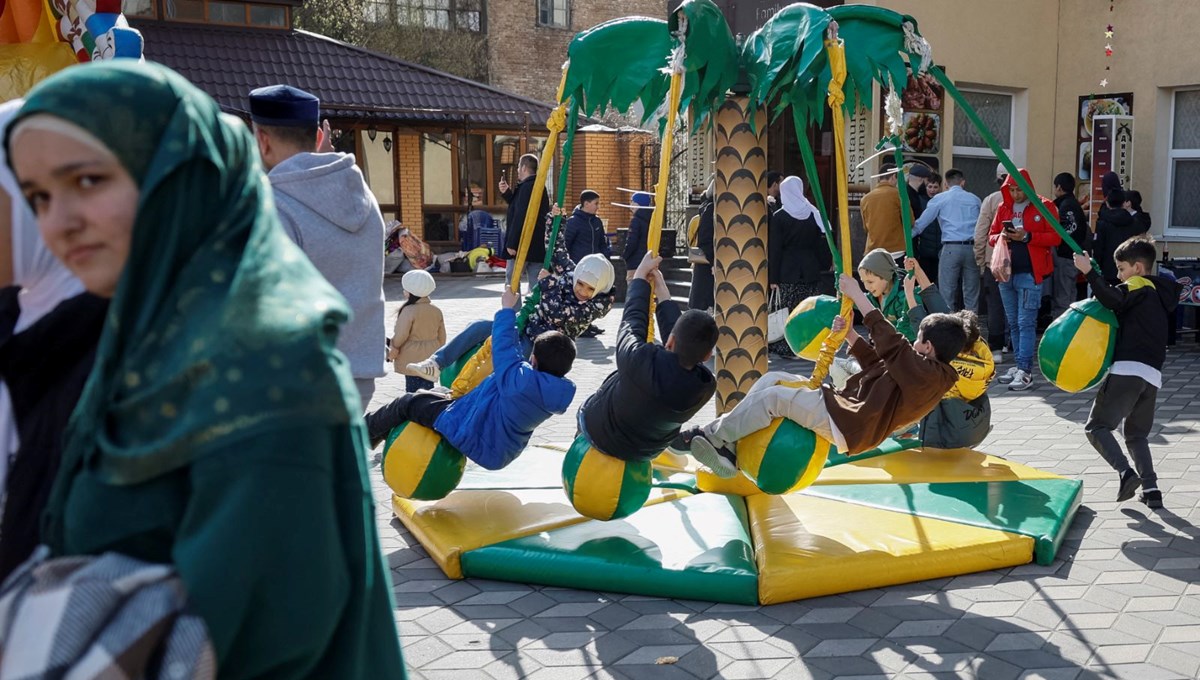 Ramazan Bayramı dünyanın dört bir yanında kutlanıyor: Arnavutluk'tan Rusya'ya bayram kareleri Ramazan Bayramı dünyanın dört bir yanında kutlanıyor: Arnavutluk'tan Rusya'ya bayram kareleri