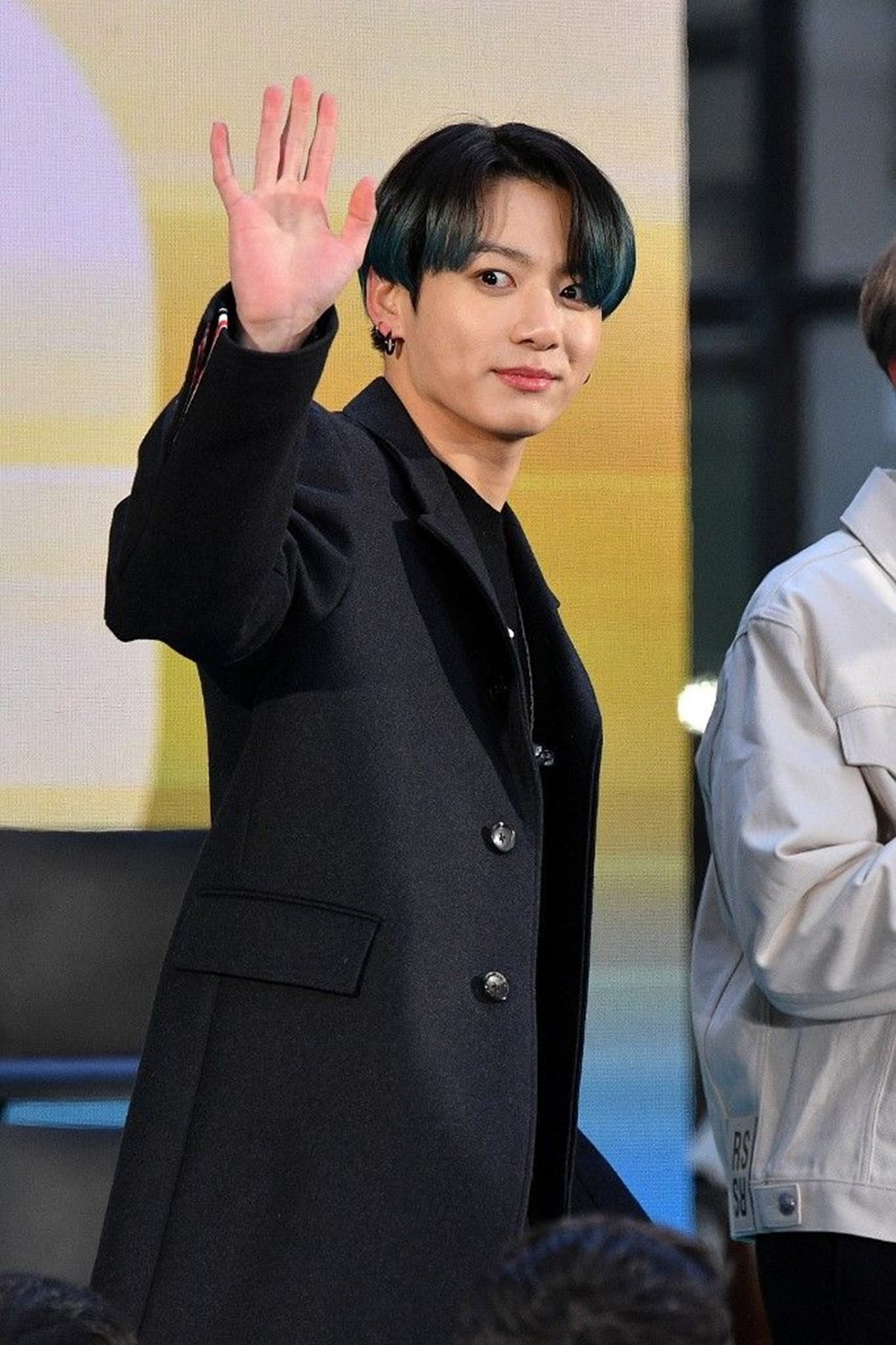 Jungkook'un dövmelerini örnek gösteren Güney Koreli parlamenter, BTS hayranlarını kızdırdı - 6