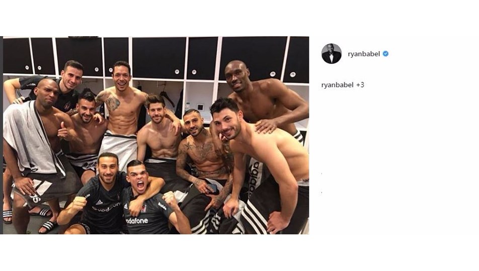Ryan Babel'den galibiyet pozu