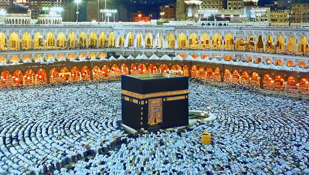 Kabe'nin örtüsü değiştirildi