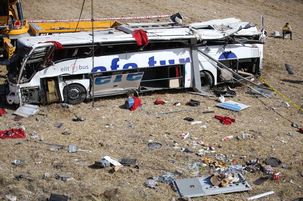 Balıkesir'de yolcu otobüsü devrildi: 15 kişi hayatını kaybetti - 41