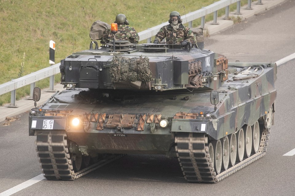 Alman hükümeti Ukrayna'ya Leopard tanklarının teslimatını onayladı - 1