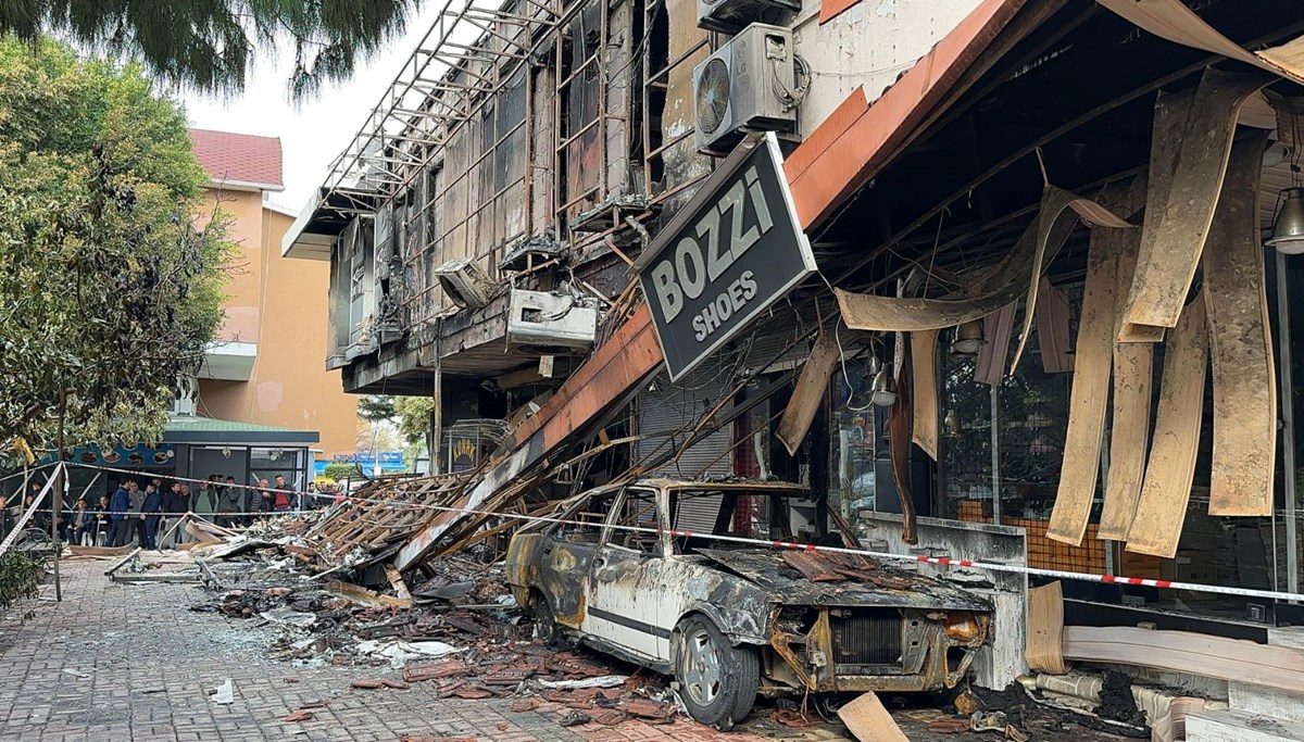 Alanya'da yangın: 4 iş yeri kullanılamaz hale geldi