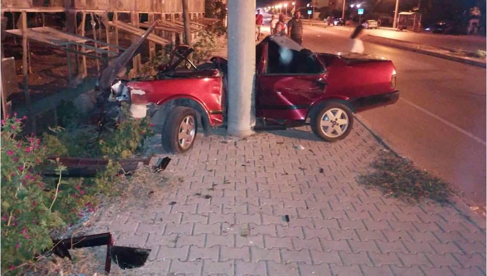Otomobil ile cip çarpıştı: 1 ölü, 6 yaralı