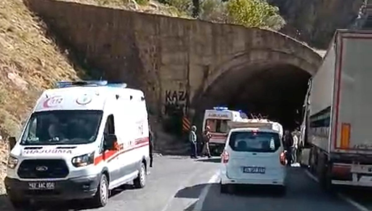 Tunceli'de feci kaza: 4'ü çocuk 11 yaralı